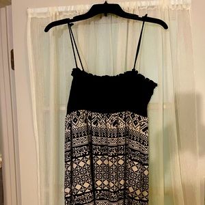 Cute to the knee sundress.